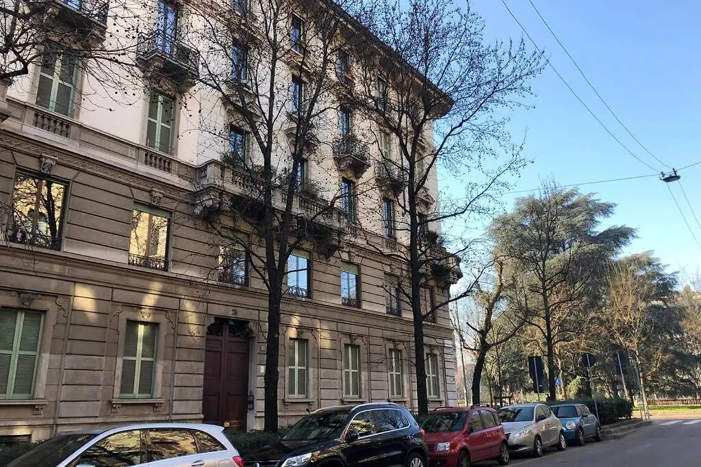 מילאנו Casa Alberto Da Giussano, Elegante Bilocale In Centro Con Balcone Sul Parco דירה