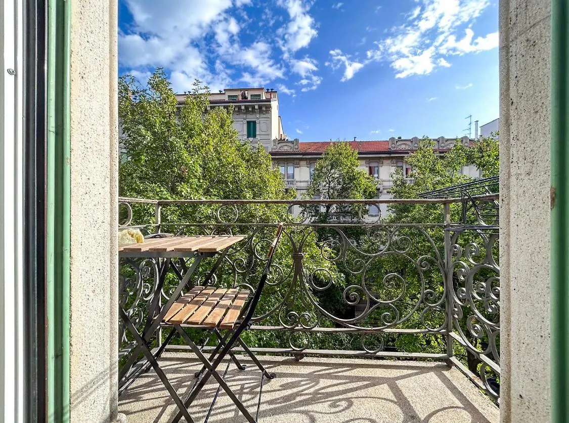 Casa Alberto Da Giussano, Elegante Bilocale In Centro Con Balcone Sul Parco 米兰